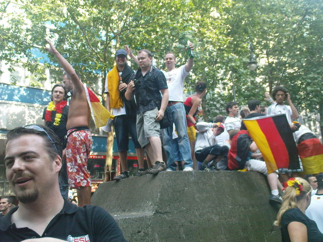 larz freut sich deutschland k�ln wm betonauto achtelfinale wm_2010 