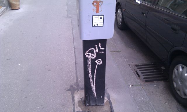 pilz-art strasse streetart kreide nippes pilz 