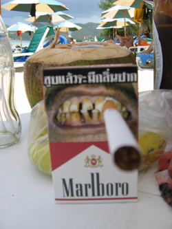 Rauchen macht schwuppididu! rauchen zahn zhne bleaching marlboro perlweiss zigaretten 