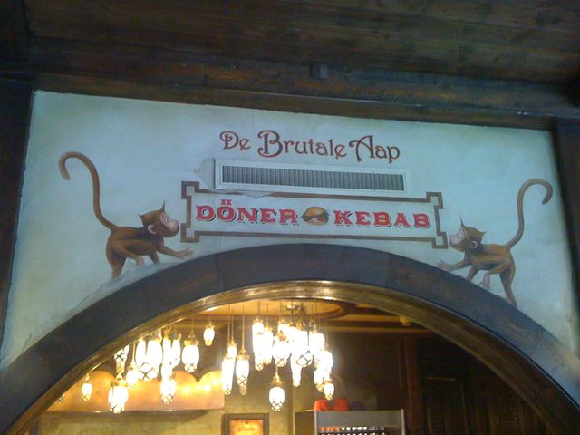 Besser nicht mit anlegen! aap brutal efteling affe d�ner 