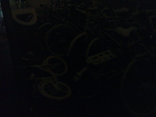 schemenhaft k�ln schnee winter dunkel r�der fahrr�der 