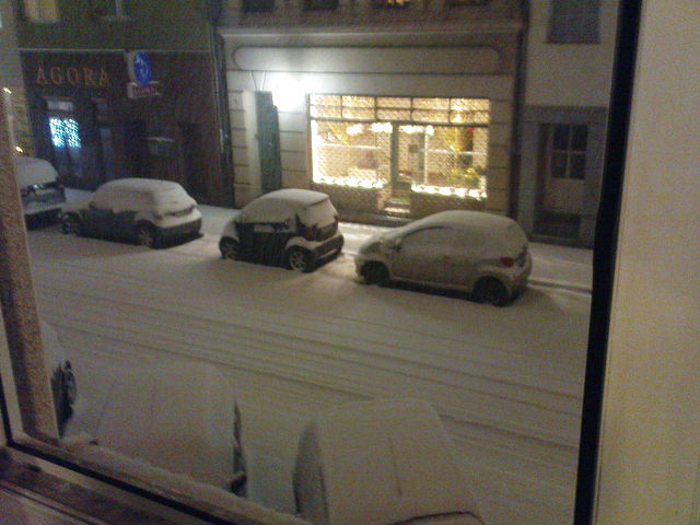 winterwonderland brabanter_str. verschneit kln schnee winter autos 2010 