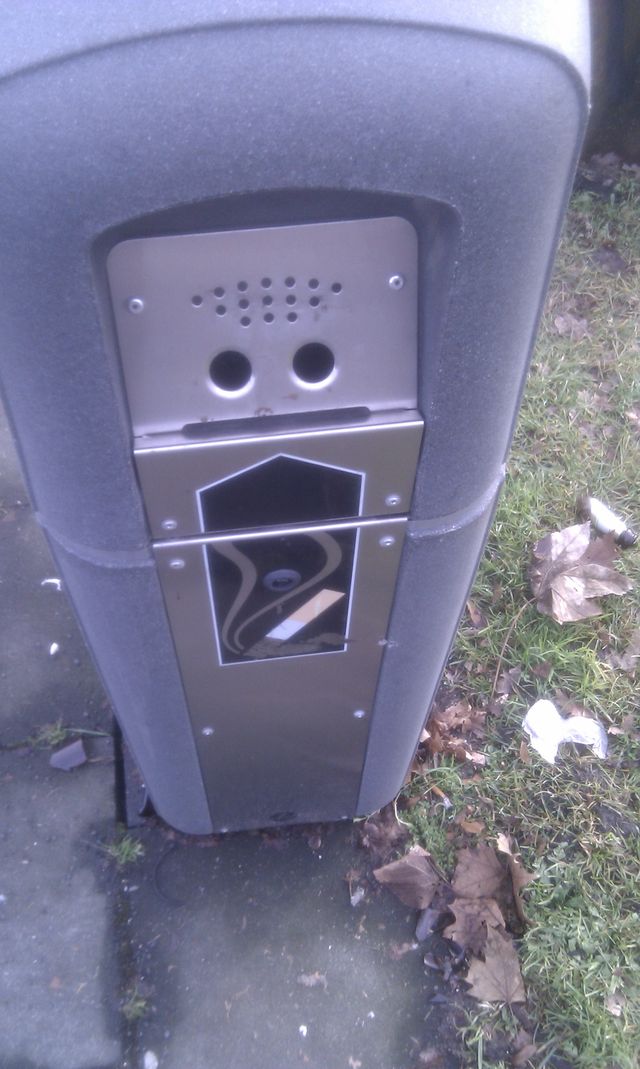 :| face gesicht m�lleimer 